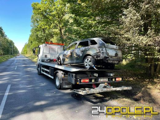 Samochód osobowy w ogniu. Akcja strażaków na trasie Zawadzkie - Kolonowskie