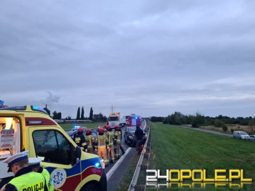 Czołowe zderzenie dwóch samochodów na obwodnicy Opola. Są ranni