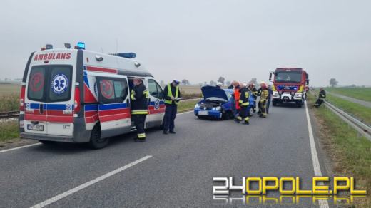 Kierująca osobówką wjechała wprost pod ciężarówkę. Wypadek w Dębinie