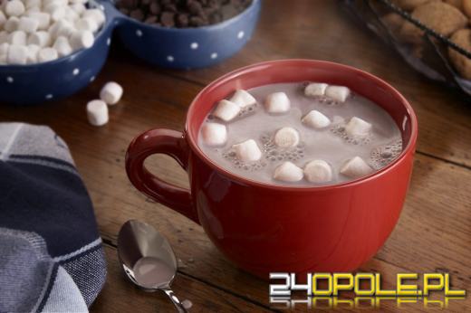 Gorąca czekolada w płynie na jesienny wieczór. 3 proste przepisy