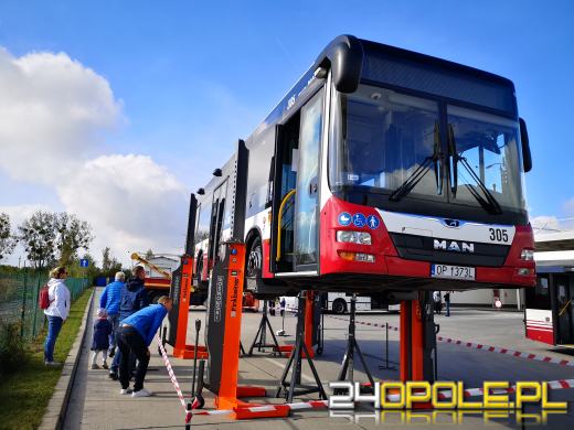 Trwa dzień otwarty w zajezdni Miejskiego Zakładu Komunikacyjnego