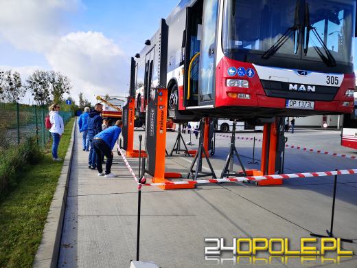 Trwa dzień otwarty w zajezdni Miejskiego Zakładu Komunikacyjnego
