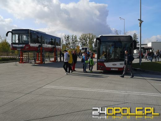 Trwa dzień otwarty w zajezdni Miejskiego Zakładu Komunikacyjnego