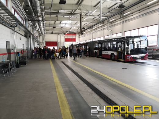 Trwa dzień otwarty w zajezdni Miejskiego Zakładu Komunikacyjnego