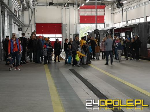 Trwa dzień otwarty w zajezdni Miejskiego Zakładu Komunikacyjnego