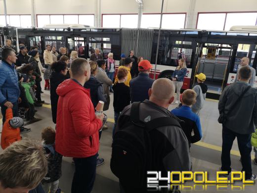 Trwa dzień otwarty w zajezdni Miejskiego Zakładu Komunikacyjnego