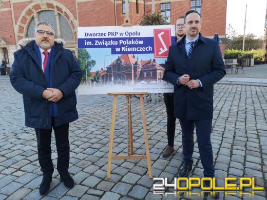 Poseł Janusz Kowalski zawnioskował o nadanie patrona Dworcowi PKP w Opolu 