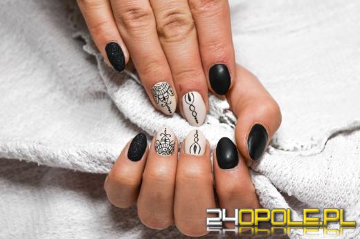 Skuteczne sposoby na popękaną skórę dłoni