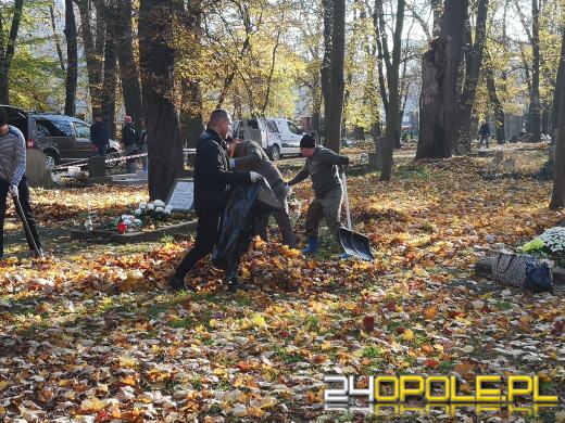 Nie zapominają o zapomnianych. Wspólne sprzątanie cmentarza to już tradycja