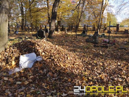 Nie zapominają o zapomnianych. Wspólne sprzątanie cmentarza to już tradycja