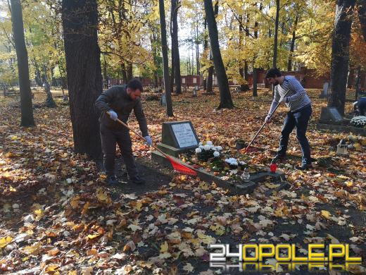 Nie zapominają o zapomnianych. Wspólne sprzątanie cmentarza to już tradycja