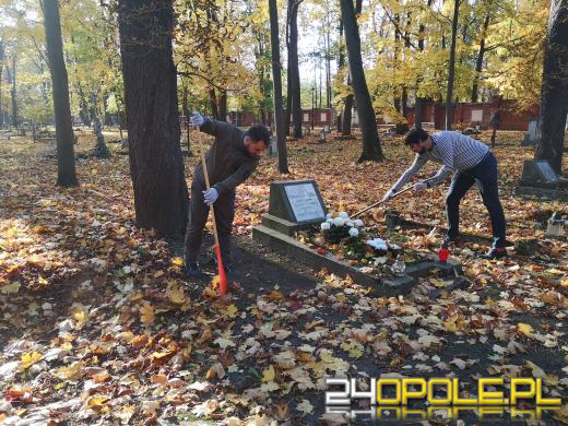 Nie zapominają o zapomnianych. Wspólne sprzątanie cmentarza to już tradycja