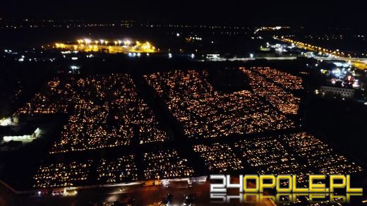 Grób to tylko symbol. Zmarli żyją w naszej pamięci - dziś Zaduszki