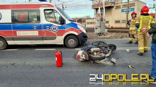 Samochód ciężarowy uderzył w skuter. Kierowca jednośladu w szpitalu