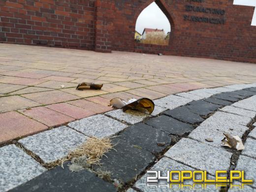 Wandale regularnie demolują Park sensoryczny. Miasto zleciło naprawę zniszczeń