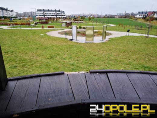 Wandale regularnie demolują Park sensoryczny. Miasto zleciło naprawę zniszczeń