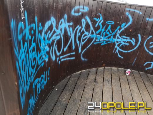 Wandale regularnie demolują Park sensoryczny. Miasto zleciło naprawę zniszczeń