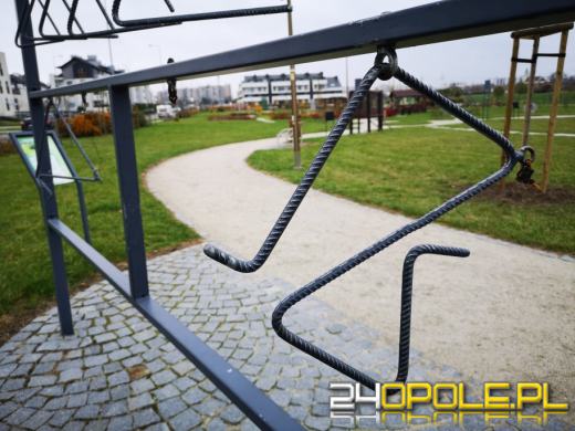 Wandale regularnie demolują Park sensoryczny. Miasto zleciło naprawę zniszczeń