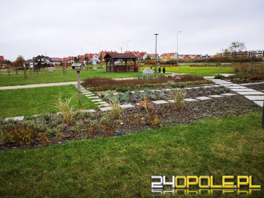 Wandale regularnie demolują Park sensoryczny. Miasto zleciło naprawę zniszczeń