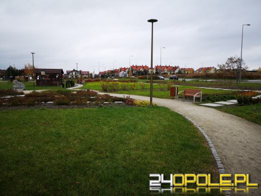 Wandale regularnie demolują Park sensoryczny. Miasto zleciło naprawę zniszczeń