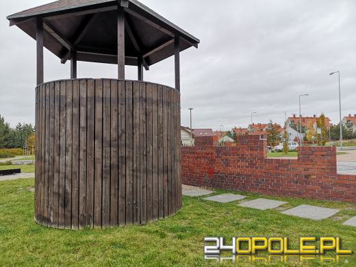 Wandale regularnie demolują Park sensoryczny. Miasto zleciło naprawę zniszczeń