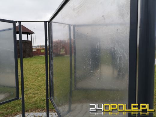 Wandale regularnie demolują Park sensoryczny. Miasto zleciło naprawę zniszczeń