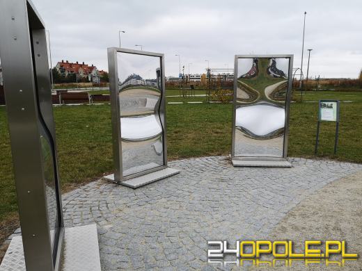 Wandale regularnie demolują Park sensoryczny. Miasto zleciło naprawę zniszczeń