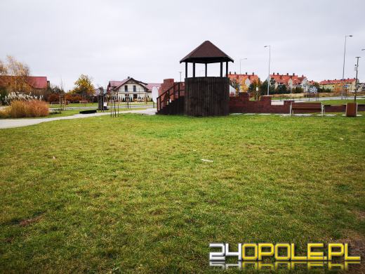 Wandale regularnie demolują Park sensoryczny. Miasto zleciło naprawę zniszczeń