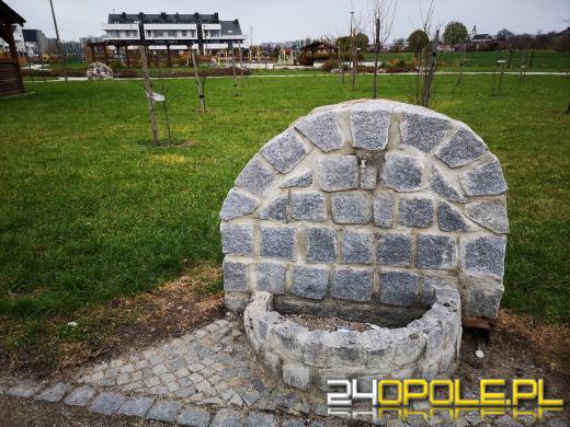 Wandale regularnie demolują Park sensoryczny. Miasto zleciło naprawę zniszczeń