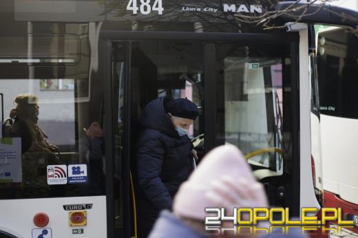 Policja kontroluje autobusy MZK. Nadal nie nosimy maseczek w środkach komunikacji