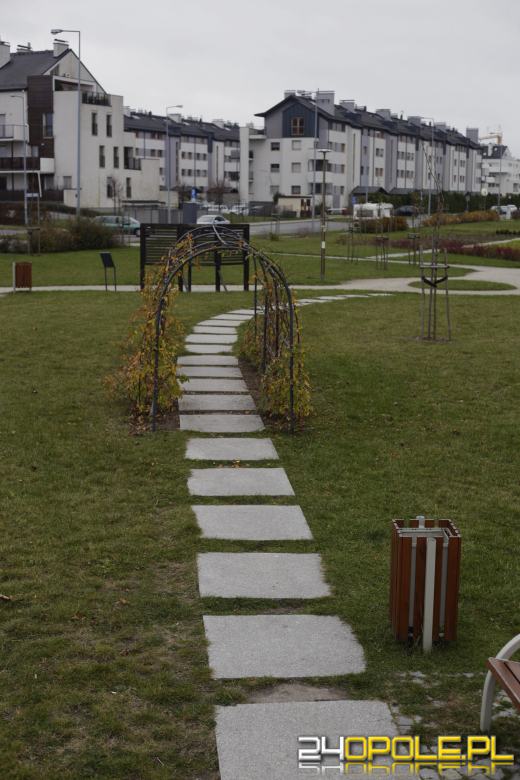 Wandale regularnie demolują Park sensoryczny. Miasto zleciło naprawę zniszczeń