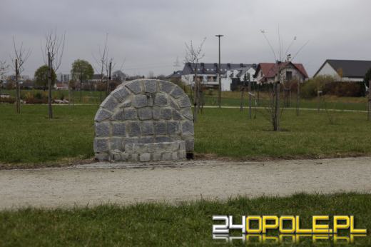 Wandale regularnie demolują Park sensoryczny. Miasto zleciło naprawę zniszczeń