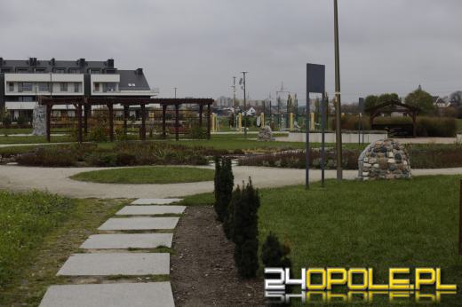 Wandale regularnie demolują Park sensoryczny. Miasto zleciło naprawę zniszczeń