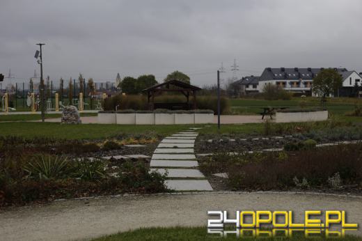 Wandale regularnie demolują Park sensoryczny. Miasto zleciło naprawę zniszczeń