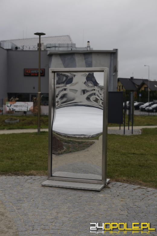 Wandale regularnie demolują Park sensoryczny. Miasto zleciło naprawę zniszczeń