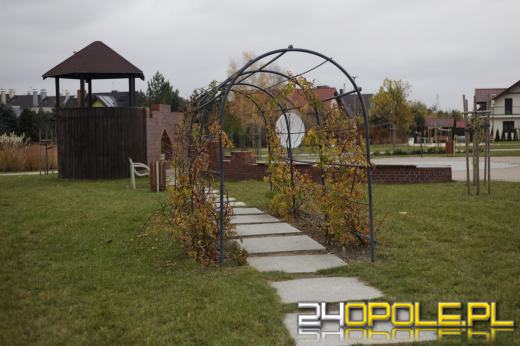 Wandale regularnie demolują Park sensoryczny. Miasto zleciło naprawę zniszczeń