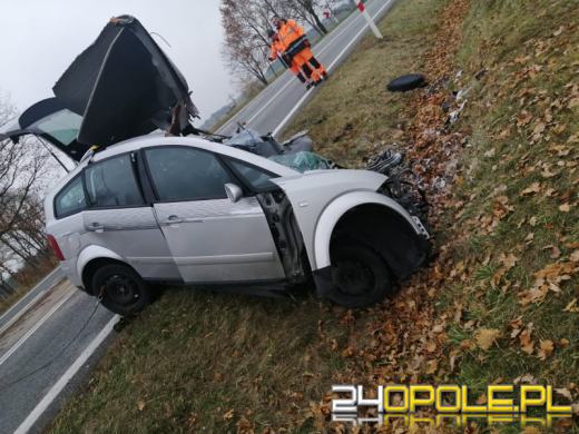 Czołowe zderzenie pojazdów na DK45. Nie żyje 60-letni kierowca 