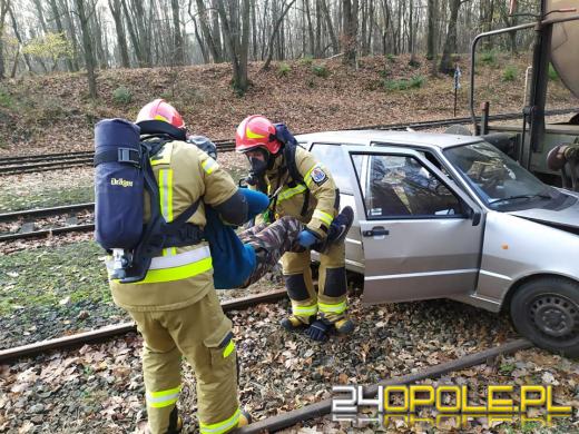 Samochód wjechał pod cysternę kolejową. Ćwiczenia w Sławięcicach