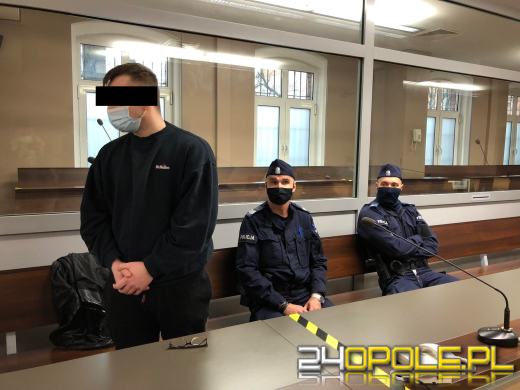 23-latek śmiertelnie ranił nożem 21-letniego brata. Ruszył proces