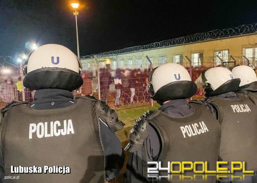 Policjanci zapobiegli eskalacji buntu w ośrodku dla imigrantów