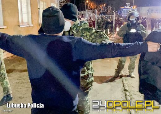 Policjanci zapobiegli eskalacji buntu w ośrodku dla imigrantów