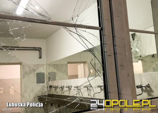 Policjanci zapobiegli eskalacji buntu w ośrodku dla imigrantów