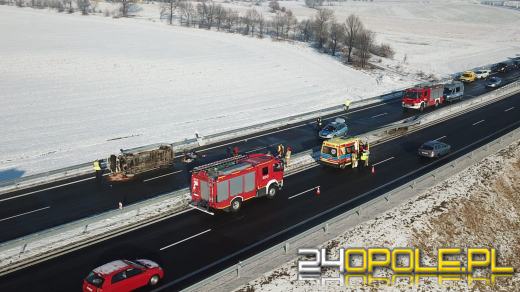 Śmiertelny wypadek na obwodnicy Niemodlina. Bus przewrócił się na bok