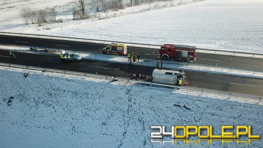 Śmiertelny wypadek na obwodnicy Niemodlina. Bus przewrócił się na bok