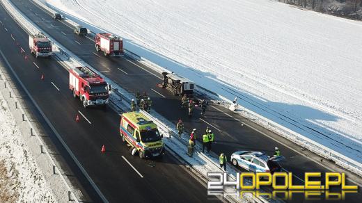 Śmiertelny wypadek na obwodnicy Niemodlina. Bus przewrócił się na bok