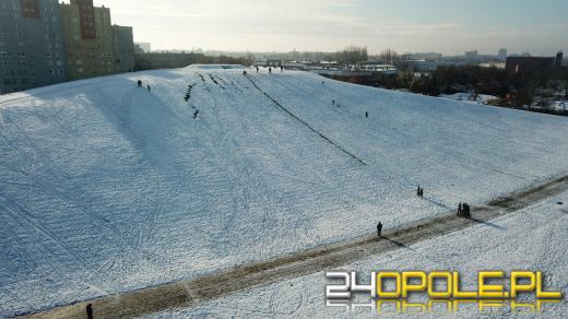 Opolanie wyciągnęli sanki. Taki śnieg cieszy najbardziej najmłodszych