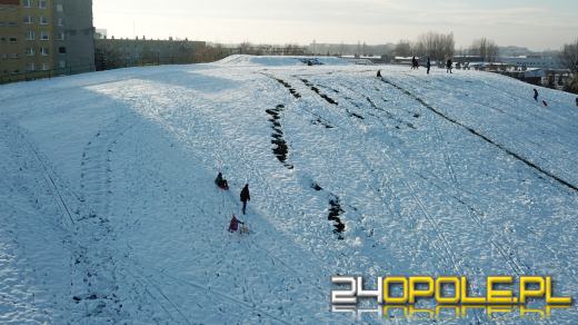 Opolanie wyciągnęli sanki. Taki śnieg cieszy najbardziej najmłodszych