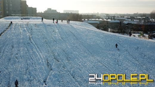 Opolanie wyciągnęli sanki. Taki śnieg cieszy najbardziej najmłodszych