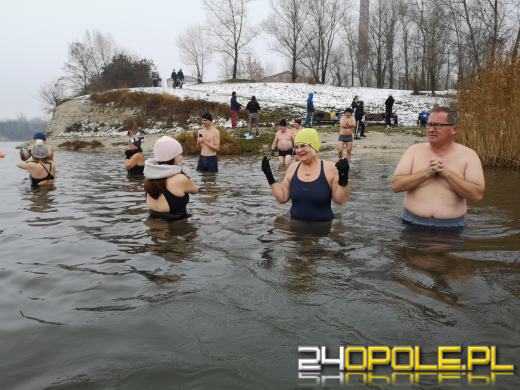 Morsy z Opola znów w wodzie. Zimowa sceneria cieszy
