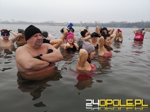 Morsy z Opola znów w wodzie. Zimowa sceneria cieszy